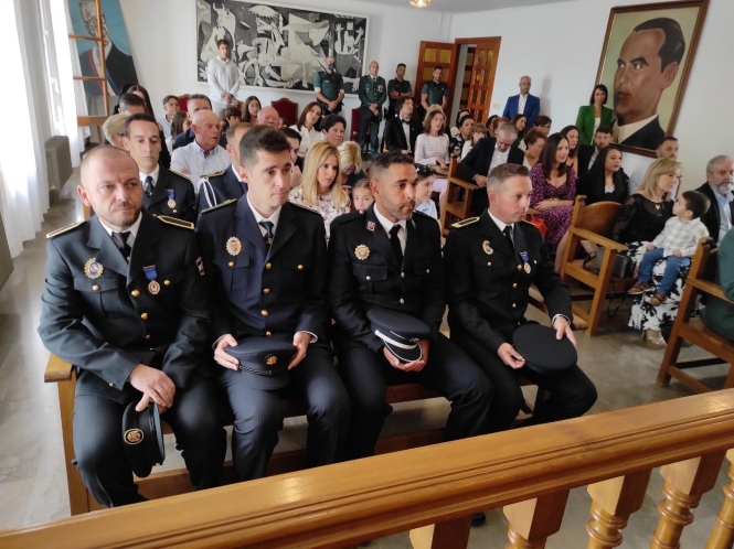 Fuente Vaqueros rinde homenaje a la Policía Local y a la Guardia Civil