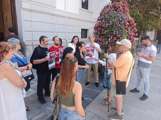Rueda prensa sobre el juicio a 3 sindicalistas del SAT este pasado lunes ante el Ayuntamiento de Granada (SAT) 