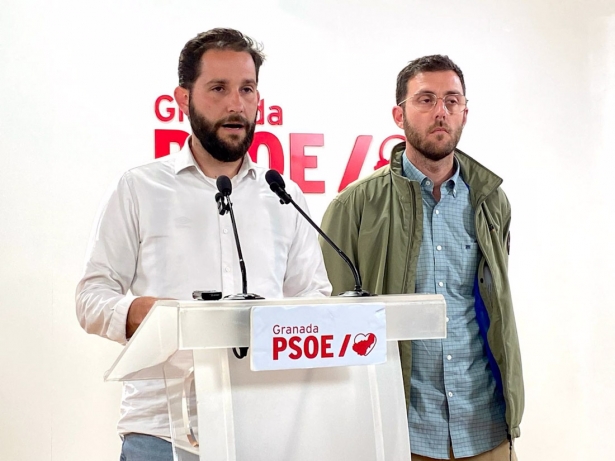 El alcalde de Láchar ( Granada), Pedro Sánchez (PSOE), interviene en rueda de prensa la semana pasada (PSOE)